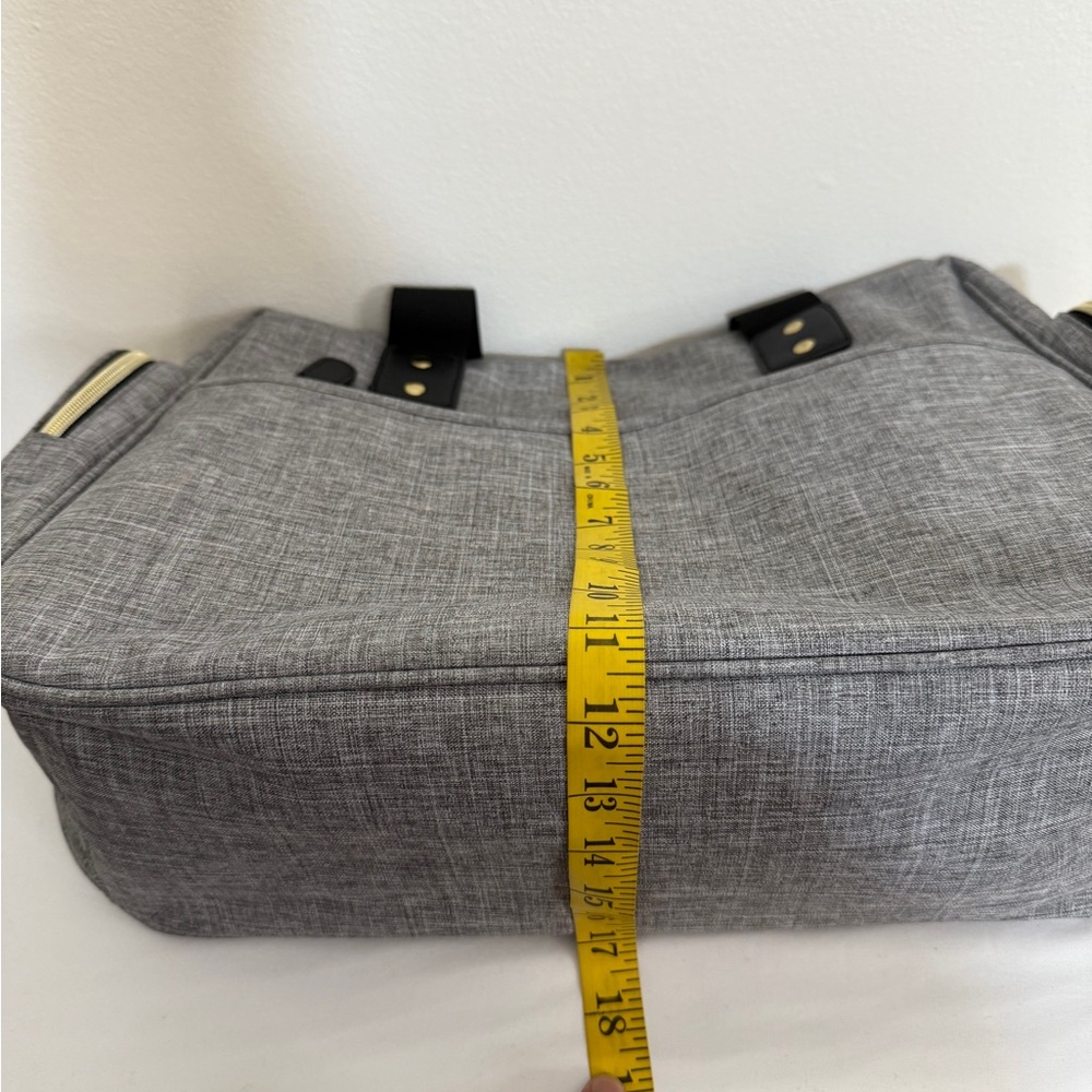 HaloVa Gray Baby insulated Bag also has strap for shoulder or crossbody - Picture 11 of 16